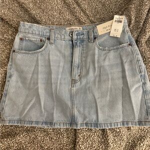 BRAND NEW Abercrombie and Fitch Skirt